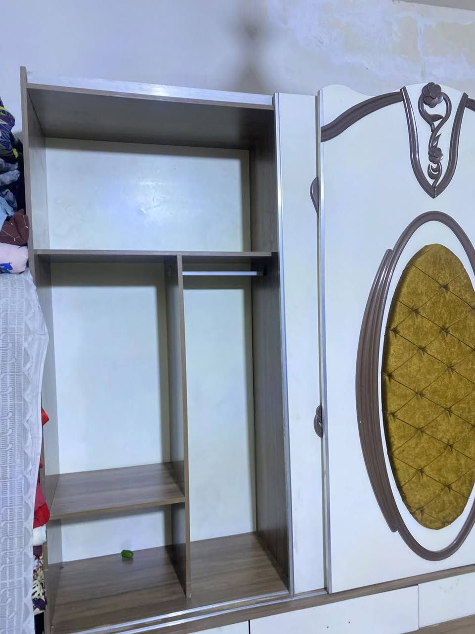 غرفه بيها ضرر بس مجرات الكنتور يرادلهن تضبيط ويراد تخته مال جربايه
مكاني بغداد البلديات السعر 225
***********

