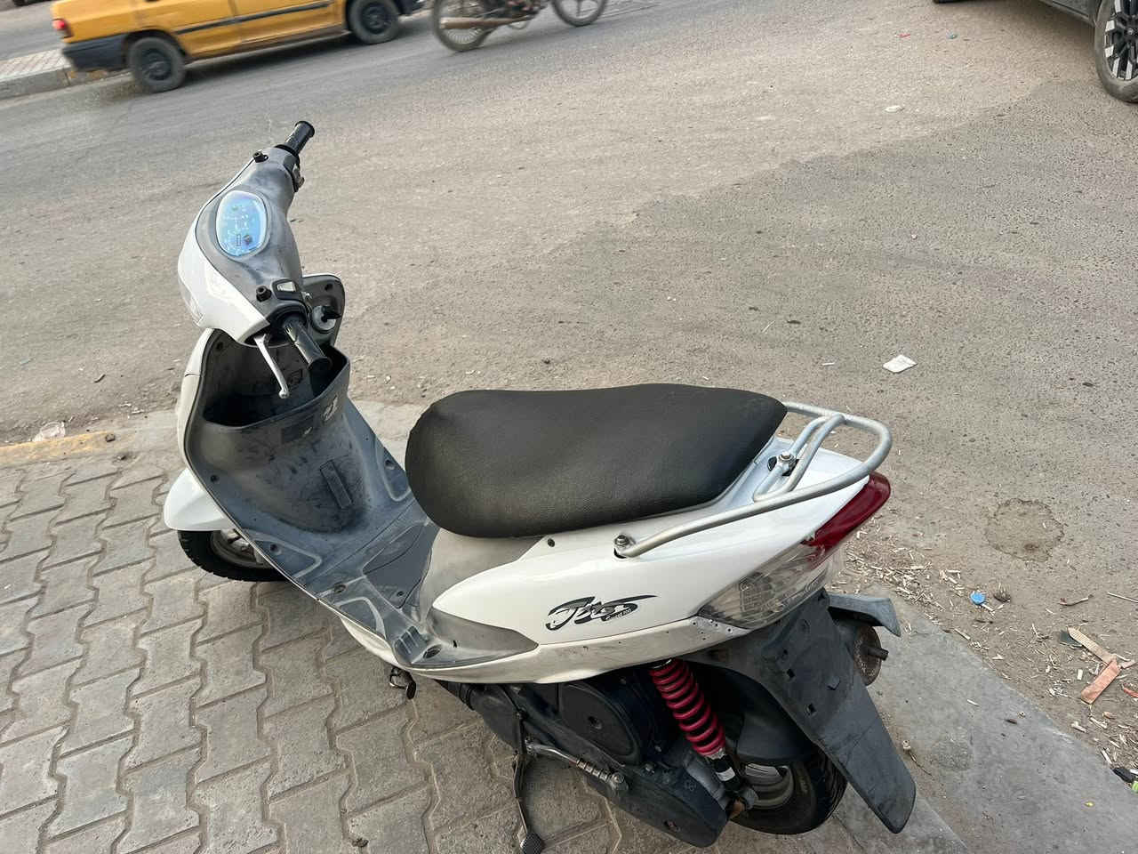 سلام عليكم دراجه ماكس منغولي وكاله ما بيها اي نقص كلها شغاله انضف من الصوره جديده سعرها ٧٠٠ وبيها مجال حق الجيه بلاديه ٤٩ مكيناتها بلادي مكاني حله حي الشاوي الرقم 
***********
