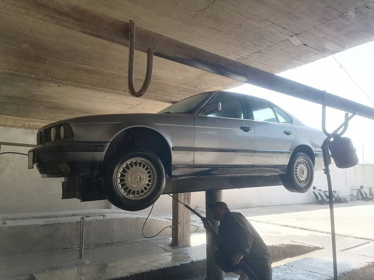 .ر Bmw /525/رقم الماني موديل 91
سنوية بسمي
كابون بانزين
مكفوله من الصبغ والضرر بستثناء البوند 
صدر امامي خلفي كبل شهر اشتغلتهن/ شرط
محرك وكير شرط
السعر 40$نقد /***********
شراي اتصل وتدلل( نقد)
