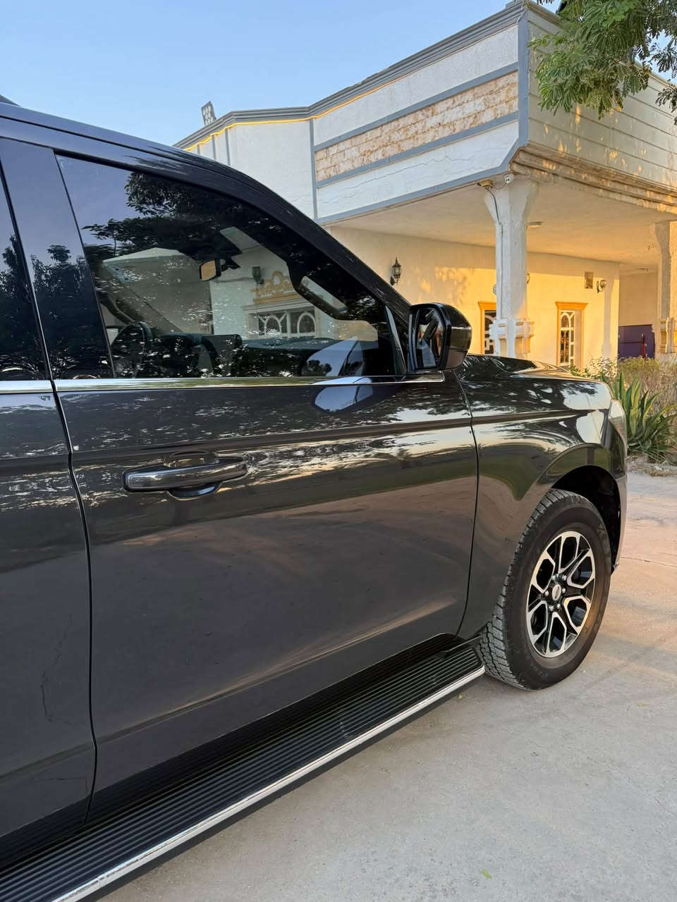 فورد اكسبديشن  موديل 22 
فئة xlt معروفة مواصفاتها 
رقم اربيل وبيها كتاب تضليل  100‎%‎ 
وارد امريكي حادثها شبر  چاملغ ايمن 
مفحوصة هزة نسبة الامان 100‎%‎
 مكانها بابل الاسكندرية 
***********
