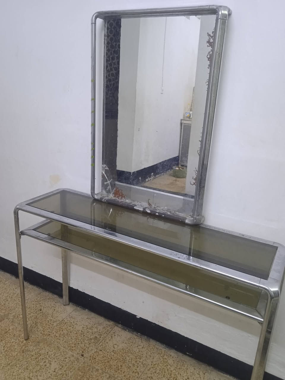 ميز تواليت • للبيع • سعر مناسب