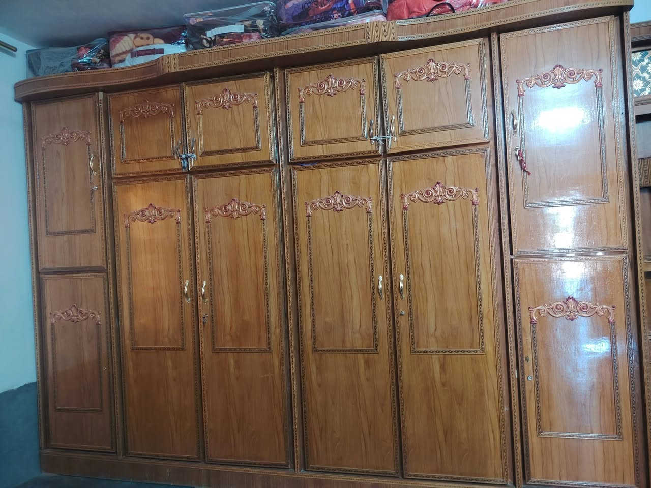 سلام عليكم اخوان يوجد غرفه نوم صاج عراقي نضافه فول سعرها 700الف 
المكان بختيله وهذا رقمي
***********
