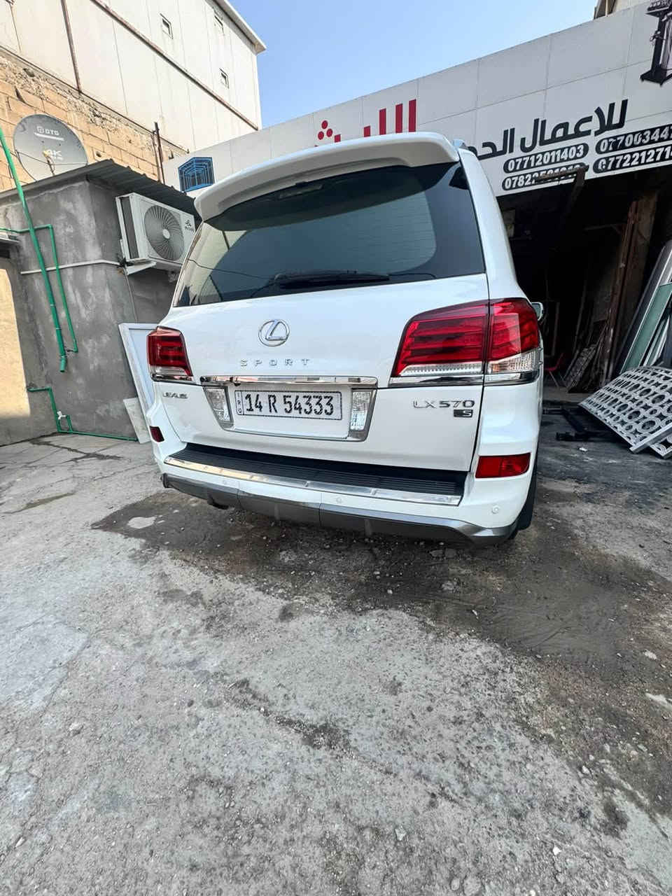السلام عليكم
Lexus 570
موديل 2013 خليجي 
كفاله عدا الجاملغ الامامي مصبوغ فقط الباقي مكفول 
ضربه تبديل صبغ

السياره ماشية 198 الف 
رقم بصره بسمي 
مواصفات اللكزس معروفه 
رادار امامي 
كامرات 360 
جكات هايدروليك
حساس امامي خلفي 
تبريد 3 قطع +ثلاجه 
كشنات جلد +كهرباء خزن +تدفئه تبريد 

مطلوب مراوس تاهو او يوكن 
مكان السيارة بصرة 
***********
***********
