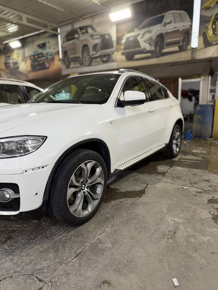 الصاروخ الالماني 🔥🔥
BMW X6 xDrive50i

وكالة العروش

موديل 2014 – f16

محرك V8 سعة 4.4 لتر Twin Turbo n63b44

445 حصان

650 نيوتن متر

قير أوتوماتيك 8 سرعات

دفع رباعي xDrive

✨ التجهيزات:

أعلى مواصفات / فل أوبشن

فتحة بانوراما

داخلية جلد أبيض

مقاعد كهربائية مع ذاكرة

تدفئة وتبريد المقاعد

شاشة iDrive كبيرة

ملاحة GPS

Bluetooth / USB

نظام صوت فاخر

كاميرات 360°

حساسات أمامية وخلفية

مثبت سرعة متكيف

رادار أمامي

نقط العمياء

تحذير مغادرة المسار

تحذير من الاصطدام الأمامي

شاشة عرض علوية

الرؤية الليلية

الدخول وتشغيل بدون مفتاح

تكييف أوتوماتيك

LED / Adaptive Headlights

باب خلفي كهربائي 

جميع أنظمة السلامة والمساعدة على القيادة

📍 المكان: بغداد

📊 الممشى: 180,000 كم

🎨 الداخلية: أبيض

للبيع فقط

للتواصل والاستفسار: ***********
