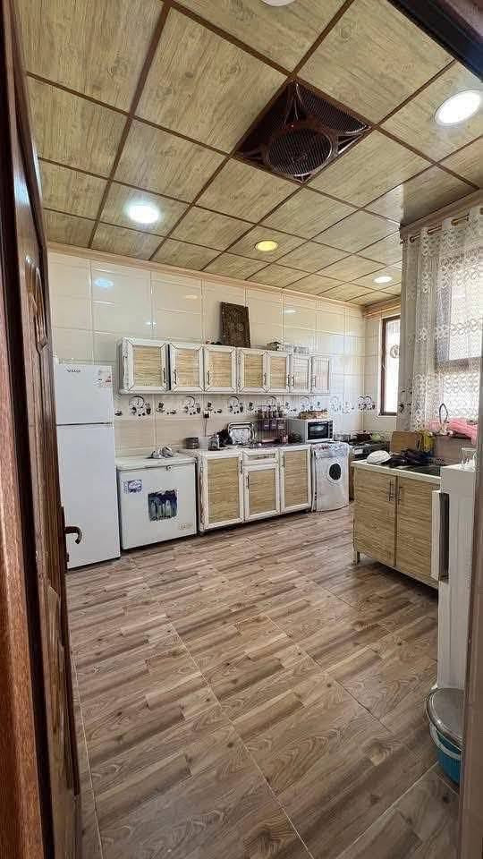 دار للبيع مساحه 100 متر عنوان كركوك دروازه طريق سليمانيه فرع مقر كوران خطين ماي سعر 48 ومجال  استفسار واتساب ***********
