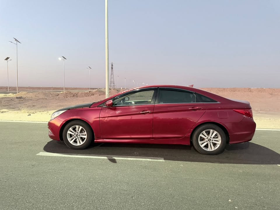 السلام عليكم 
سوناتا موديل ٢٠١٤ وارد امريكي محرك ٢٤٠٠ 
رقمها بابل الجديد سنويتها ما ساقطه 
السياره مكفوله من محرك وكير وداخل وحتى كشرها نظيف وما بي قطعه مبدله ولا صبغ بس انتوا تعرفون السياره ما تسلم من الشارع 
امانه الله السياره خير من الله بس الواحد يحجيها مثل ما هيه محتاج فلوس ورايد ابيعها وانشالله متمهل بيها الماخذها 

#سعر /٩٨ وبيها مجال للشراي 
وهذا الرقم للتواصل / ***********
