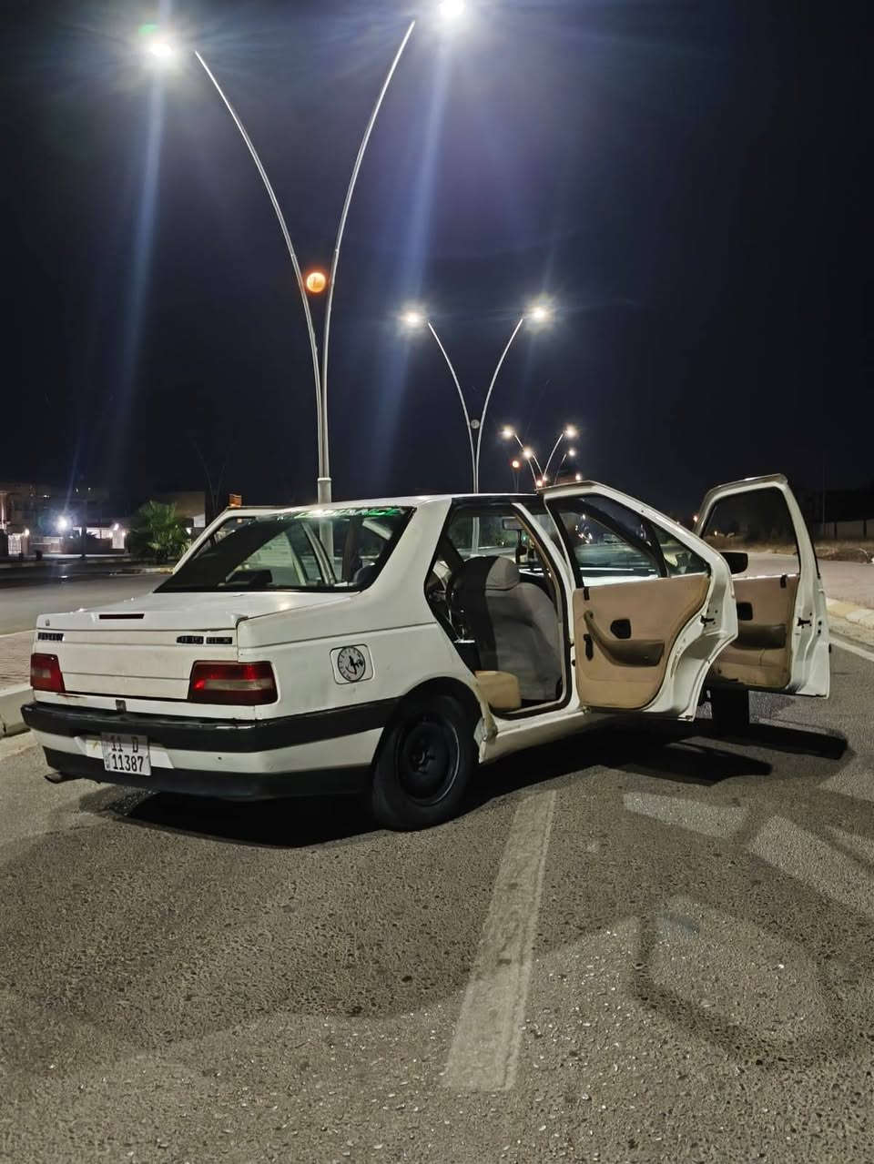 بيجو 405 GLX 2010
لون ابيض 
سنويه وهزه جديده 
رقم بغداد شرط التحويل 
كير عادي 
 تدفئه وتبريد 
للأستفسار اكثر اتصل او راسلني ❤
***********
***********
