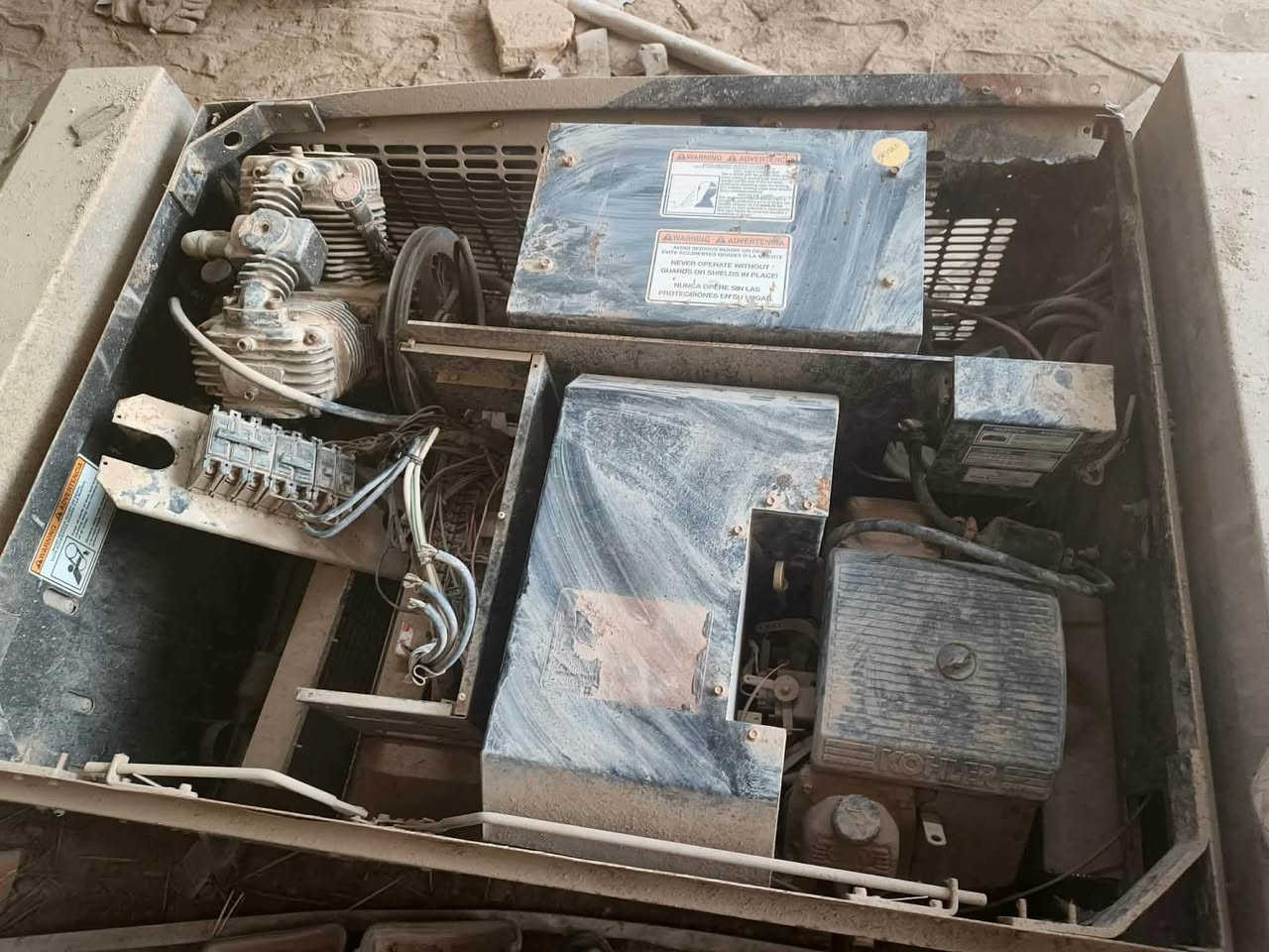 مولد كهرباء (Generator): لتزويد معدات العمل والأدوات بالكهرباء الميدانية.
 ماكينة لحام (Welder): مدمجة مع المولد (يتضح من طراز MODEL NO الذي يحتوي على رمز ⁠250⁠ أو ⁠MSD-250⁠ والذي يشير غالباً إلى قدرة لحام تصل إلى 250 أمبير).
 ضاغط هوا (Air Compressor): يظهر بوضوح رأس الكومبريسور (بسطونين/رأسين على شكل V مع البكرة والحزام) لتشغيل أدوات الهوا (الدرنفيسات الهوائية، النفخ، وغيرها).
 محرك /بنزين (Engine): محرك رئيسي يدور لتشغيل الكومبريسور والدينامو/المولد في نفس الوقت.*********** السعر 12ورقه
