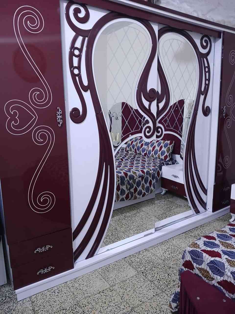 غرفه تركيا للبيع مستعجلين على بيعتها نضيفه كل ضرر مابيهه سعر ٦٥٠ وبيهه مجال وتخم خشب بلوك توصا جديد صار سنه من اخذته مليون و٢٠٠ وهسه اريد ابيعه ٦٥٠ وبي مجال طبلات جدد وحده جبيره وأربعه صغار سعر ١٧٥ وبيهه مجال العنوان تحرير قرب جامع الشهيدين ***********
