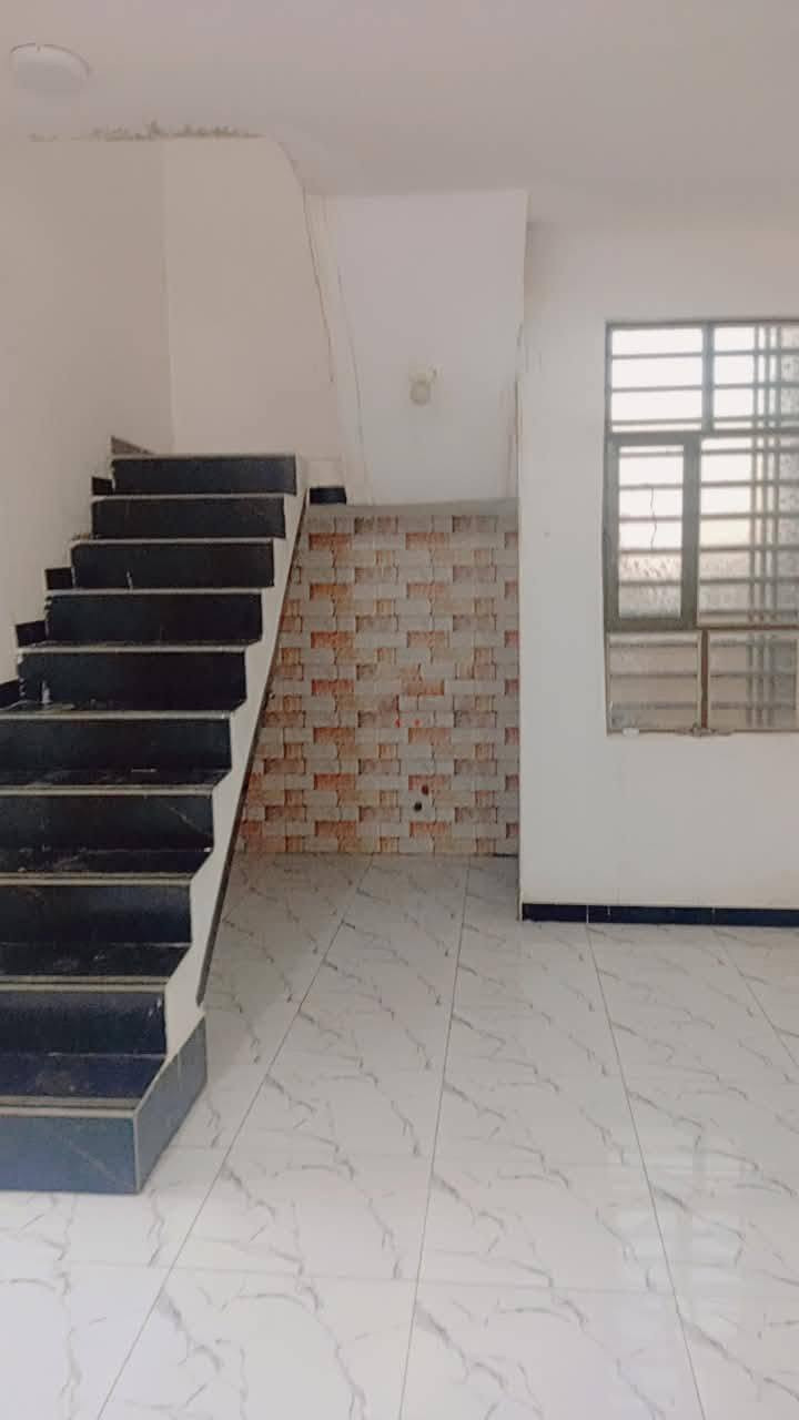 بيت للايجار المساحه 180متر العنوان 📍 بابل شارع 100يحتوي على غرفتين نوم وكلدور وصاله ومطبخ ومجمع صحيات داخليه وخارجيه للاستفسار اكثر الاتصال على الرقم التالي 📞👇 
***********

