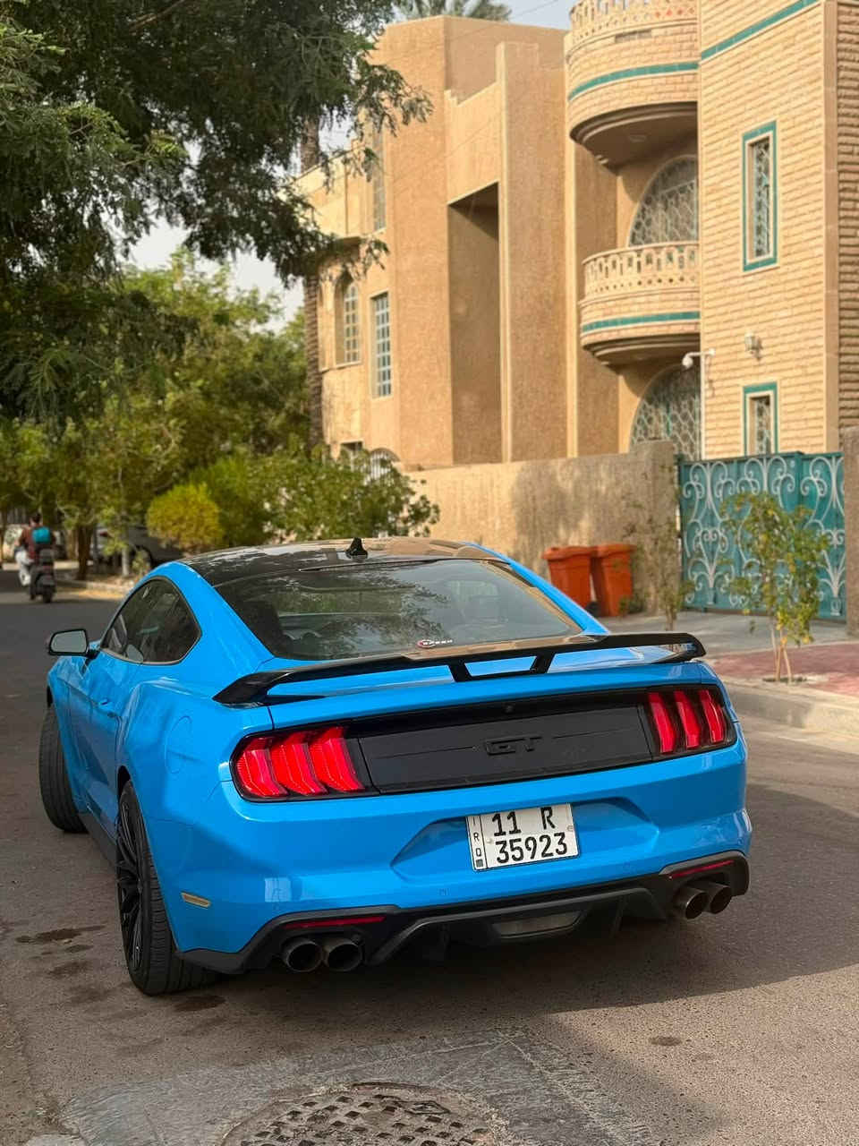 السلام عليكم 
فورد موستنج GT 
2022 
للبيع
مكينة 5000 
كير 10 نمر
فول مواصفات
شاشة ديجيتال
اكتف كزوز
مقاعد جلد تسخين و تبريد
حساسات خلفي كامرا خلفي 
شاشة نفكيشن ابل كار بلي + اندرويد
ماشيه 30 ميل 
قطعتين صبغ 
بقيه التفاصيل و السعر واتس اب او اتصال 
مكاني اعظمية
***********
