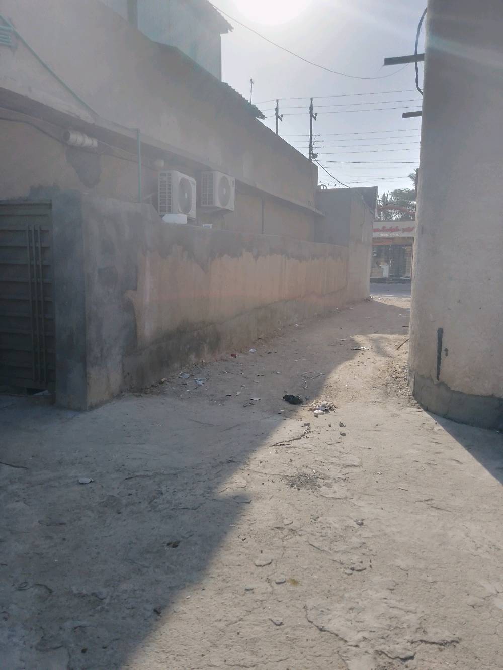 🌴 إعلان بيع: بستان طابو ملك صرف يضم بيتاً في البصرة 🏡
​📍 العنوان: البصرة / أبو الخصيب - حمدان (كل الخدمات قريبة).
📜 نوع العقار: طابو ملك صرف (بدون ورثة).
​📐 تفاصيل المساحة:
​المساحة الكلية: 1169 م²
​مساحة البناء: 200 م²
​🌳 وصف العقار:
العقار عبارة عن بستان واسع أشبه بحديقة كبيرة، يضم بداخله بيتاً يقع على النهر مباشرة.
​🌴 تفاصيل البستان:
​يحتوي على مجموعة من أشجار النخيل.
​أشجار أخرى: حنة، سدرة.
​🏠 مواصفات البيت:
​البناء: طابوق أصفر.
​التقسيم: مطبخ، استقبال، صالة، غرفتين، صحيات، وموزع.
​💰 السعر:
يُحدد عند الاتصال.
​📞 للاستفسار:
المراسلة على الواتساب فقط: ***********
