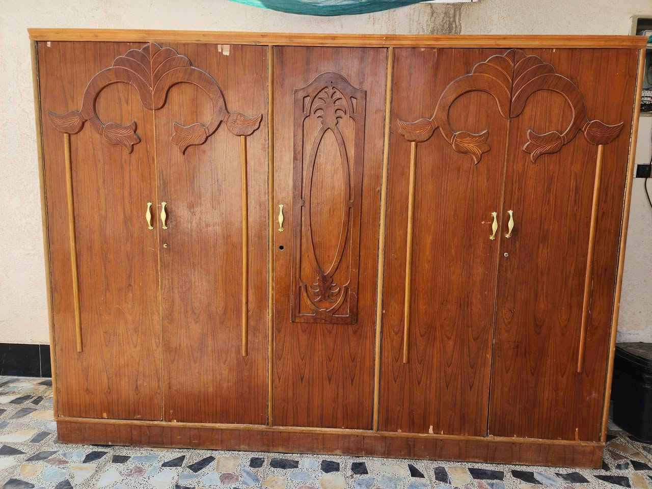 السلام عليكم كنتور للبيع نظيف السعر 270 وبي مجال قليل المكان ميسان ابو رمانة للأستفسار الاتصال على الرقم ***********

