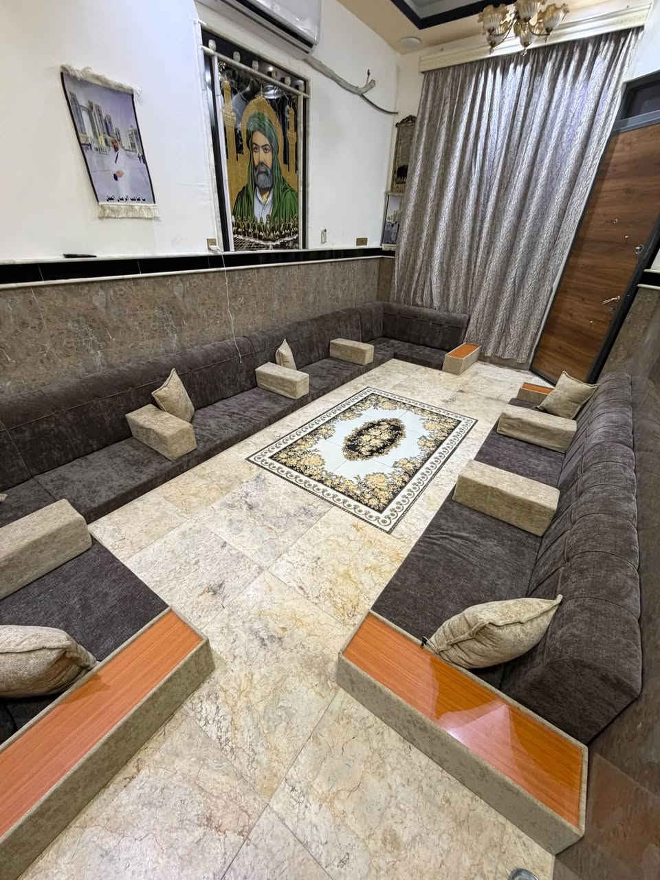 ((للهم صلي على محمد وال محمد ))
تصميم راقي يليق بمنزلك! 🏡✨

📢 تخم جديد تم تركيبه لأحد زبائننا الكرام، بتصميم يجمع بين الأناقة والفخامة!
🛋️ خامات عالية الجودة
🎨 ألوان متناسقة تناسب جميع الأذواق
🛠️ تنفيذ متقن بأدق التفاصيل

🔹 هل ترغب في تجديد أثاث منزلك؟
🔹 أو إعادة تصميم تخمك القديم ليصبح كالجديد؟

📩 تواصل معنا الآن واحصل على تصميم فريد يناسب ذوقك!
العنوان ((كربلاء ))
للاتصال 📞 ((***********))

#دوشمة_كربلاء #تصميم_أثاث #تجديد_الأثاث #فخامة_و_أناقة #تصليح_قنفات #ديكور #معمل_بروف_للاثاث 
#كربلاء #معمل_بروف_للاثاث
