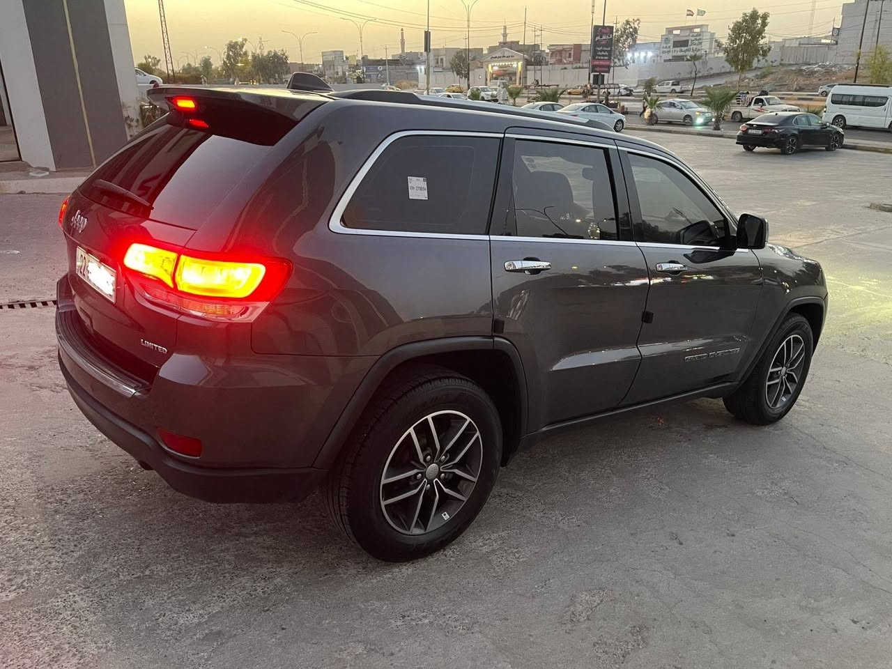 سلام عليكم Jeep للبيع او مراوس حسب القناعه
مواصفات السياره...
فول مواصفات لمتد اعلى مواصفات بلجيب كراسي كهرب حار بارد بلكشنات كشن خزن كشنات الخلفيه تدفئه بنورامه مودات قياده صندوق كهرب رادار خلفي وتوقف ذاتي  سبير مانازل السياره حيل حلوه وجديده كلين تايتل بدون صبغ وبدون بارد سونرات اثنين بيها طخم امامي وخلفي جديد طخم تايات جدد تبريد ثلج السياره شرط التحويل رقم اربيل هزه جديده بصمه تشغيل وبصمه ابواب وتشغيل عن بعد السياره تو ويل ما فور ويل ماشيه 86 كامره دواره وبعد بيها هواي مواصفات...
***********
***********
