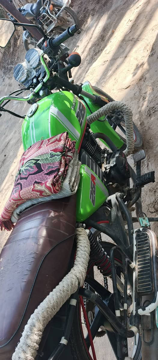 دراجه دايون نفخ اوراق وصل ....موديل 23 مكينه 150 دراجه مكينه مامفتوحه مكفوله من كل نواحي سعر مليون و 650 ستفسار عل هذا رقم ***********
