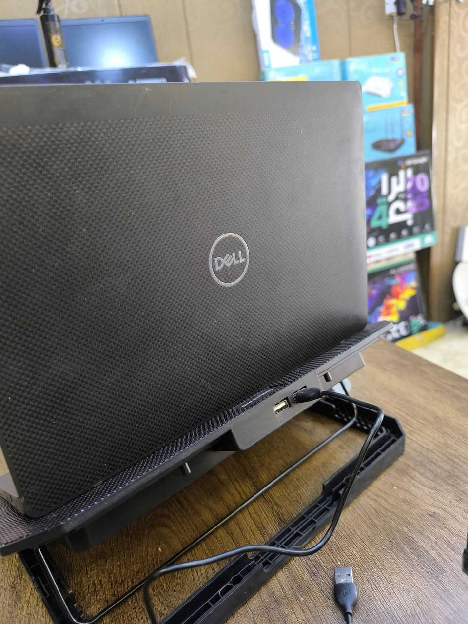 لابتوب    DELL LATITUDE 7400
معالج كور 7 من الجيل الثامن 
خفيفة الوزن ،انيقة الشكل 🌹
بمواصفات مناسبه للبرامج  المكتبية  والحسابية والتصفح والأمن السيبراني  .وتطبيقات وبرامج كليات الهندسة 
بسعر 290  الف دينار عراقي 
#ويشمل السعر حقيبة وماوس والتوصيل مجانا لكافة محافظات العراق 
Cpu CI7-8365U    جيل ثامن 
Hard 256GB nvme قابل للتطوير 
Ram 8gb ddr4         قابل للتطوير 
14.1 screen 
كارت شاشة داخلي 4 كيكا 
Back-light Ar-En ضوئي 
Charger dell شاحن اصلي 
يمكن للزبون فحص اللابتوب وتشغيله والتأكد من المواصفات قبل الاستلام  اللابتوب.
#نسبة النظافة مائة بالمائة 
#بطارية ممتازة 
ضمان لمدة عشرة  أيام للفحص في حالة وجود خلل مصنعي 
#مكتب الابداع الهندسي 
موصل /موصل الجديدة بين مجسر الجديدة ودورة عبواليسي بمحلات الكنيسة 
/مكتب الابداع الهندسي/للتواصل والحجز 
*********** واتس.
