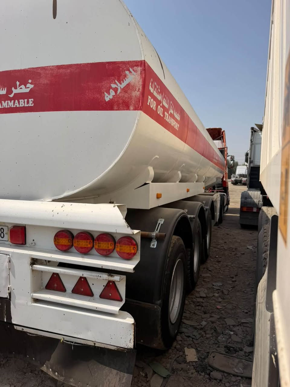 سكانيا بطه موديل 94 مكينه 13 گير 3&3 شاصي مكفول 
مربوطه صهريج 3 دناگير صيني حداده جرف بياضات 32 
اسود 30
‭***********
***********
‬
