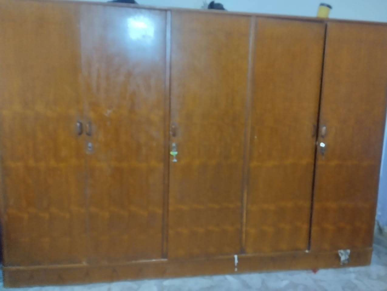 غرفه نوم للبيع السعر300 وبيه مجال اتصل ع رقم ***********
