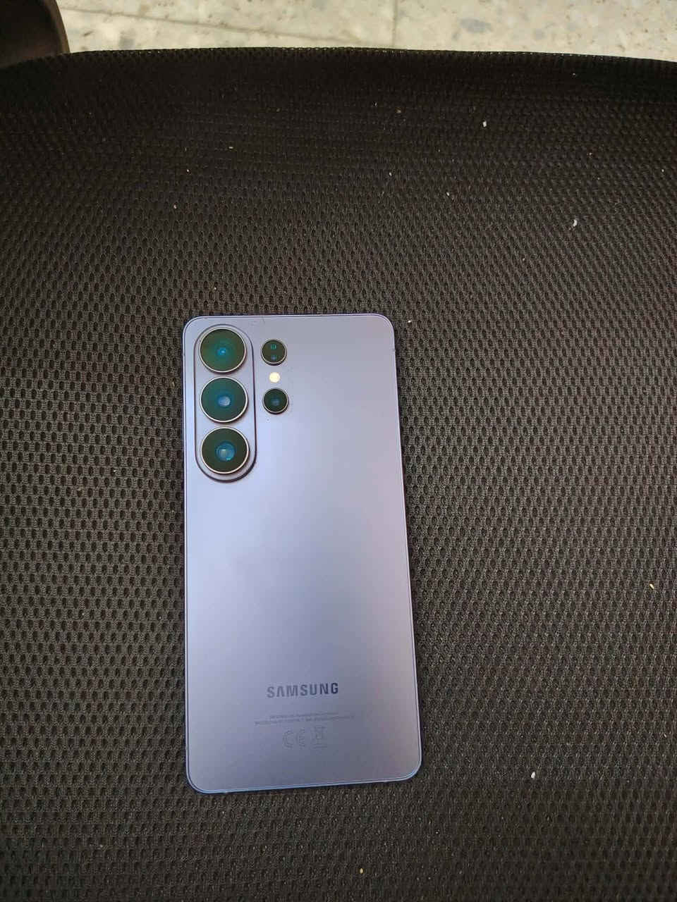 Samsung S26 
استعمال شهرين فتحته من الكارتون بايدي كارتونه موجوده والكيبل مالته بعده ممفتوح نضيف بمعنى الكلمه 
الحبيبيه ساحه الحمزه 
سعر 1,300 وبي مجال حك جيه 
***********
