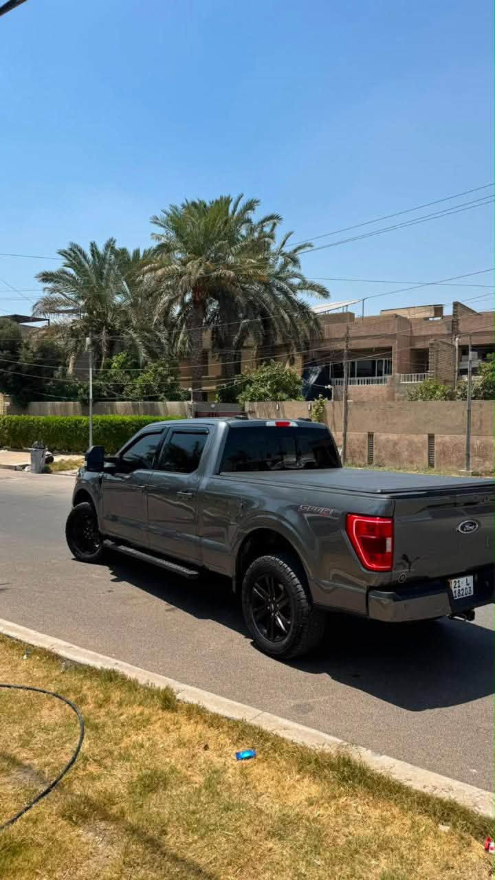 🚘 **للبيع: Ford F-150 XLT Sport 2023**
📍 رقم السليمانية — باسمي تحويل مباشر | وارد أمريكا

**المواصفات الفنية:**
▪️ فئة XLT Sport — فل مواصفات عدا الفتحة
▪️ محرك 3.5L EcoBoost تويــن تيربو V6
▪️ كير أوتوماتيك 10 سرعات
▪️ دفع رباعي 4WD
▪️ باب طويل / بدي طويل

**أنظمة الأمان والقيادة الذكية:**
▪️ قيادة شبه ذاتية (Lane Centering + Adaptive Cruise)
▪️ رادار تحديد المسار
▪️ نظام النقطة العمياء
▪️ توقف ذاتي أمامي وخلفي
▪️ كاميرا خلفية + حساسات

**الكماليات:**
▪️ شاشة كبيرة + Apple CarPlay لاسلكي
▪️ تشغيل بصمة
▪️ كشنات جلد لون مشمشي مع تدفئة
▪️ تبريد السيارة ثلج
▪️ ويل 20 إنج + تخم تايرات جبلية **جديد**

**الإضافات (بضمانات):**
▪️ كتاب تضليل مروري 80% مسموح بكل العراق
▪️ عازل حراري كامل للجامات مع تضليل
▪️ دوسات LORZ تفصال لون نيلي — ضمان 3 سنوات

**الحالة والممشى:**
▪️ الممشى: 58 ألف كم (دخلت بـ 42 ألف)
▪️ حادث بسيط سابق بالجاملغ مع ضرر خفيف بالبنيد — ايرباك الستيرن والبرده فقط راجع سيستم (للأمانة والشفافية)
▪️ السيارة نظيفة جداً وبحالة ممتازة
▪️ لا تحتاج أي مصرف نهائياً — جاهزة للاستخدام فوراً

✅ سيارة تجمع بين الفخامة والعملية والاقتصادية — مثالية للاستخدام اليومي والسفر

💰 **السعر 297 — وبيها مجال بسيط للجادين**
📞 للتواصل والمعاينة: ***********
📍 الموقع: السليمانية
