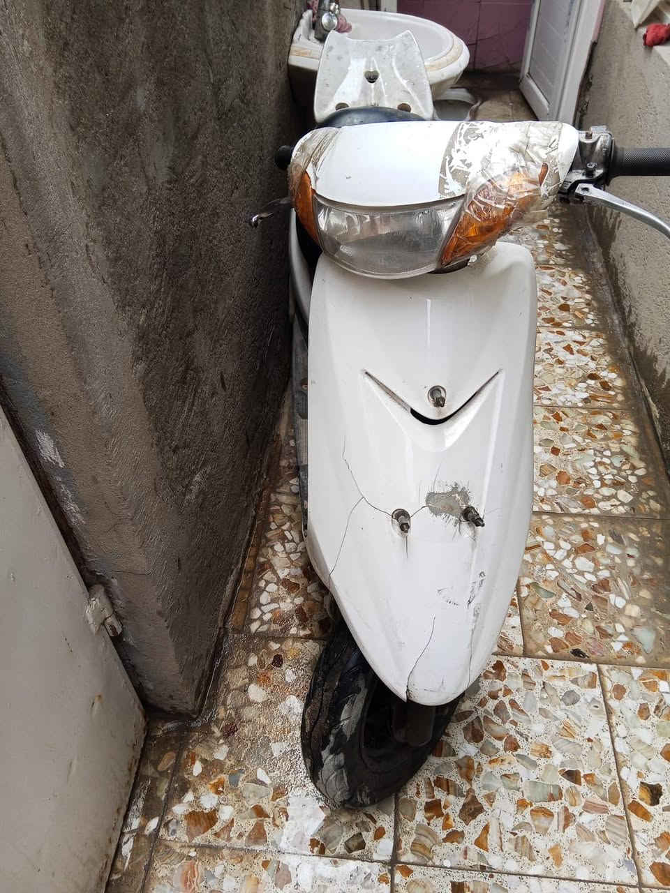 عضفوريه للبيع بس تجفيت واطلع بيها نضيفه 
150 وبيها كومه مجال
***********
