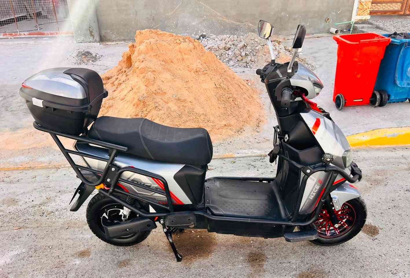 سكنس شبح الماسه موديل 26 
نضافه فول الفول استخدام قليل 
نضام اسويج + كارت تشغيل 
جهاز نذار مانع السرقه 
6 بطاريات ع الفحص 
ام بي 3🎶 سماعه داخليه 
السعر 625 وبي مجال 
***********
‭***********
