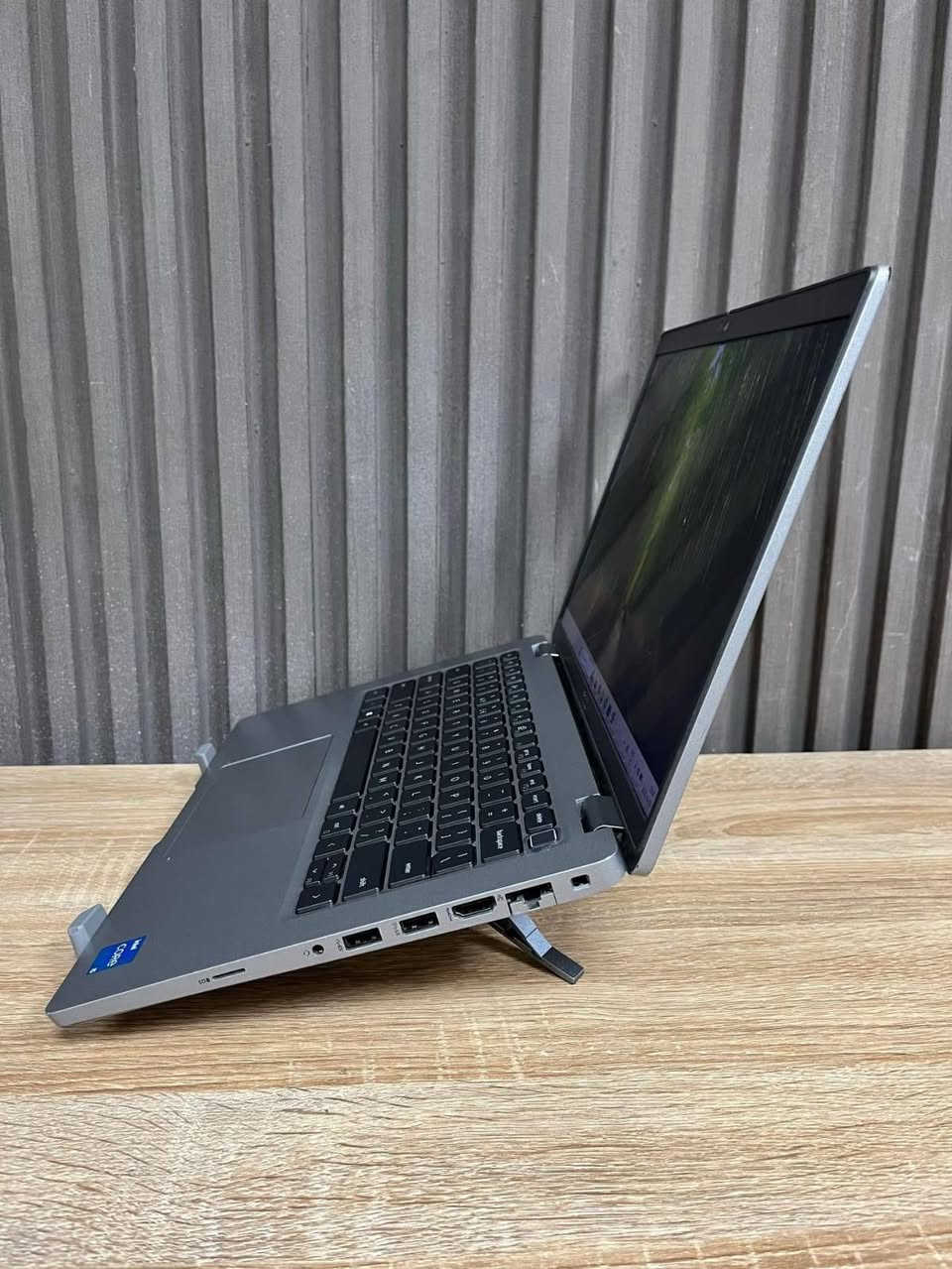 Dell latitude 5420 
الجيل الحادي عشر 
معالج: Cori5 جيل 11 حديث 
رام: 8GB قابل للتطوير 
هارد: 256GB SSD قابل للتطوير 
شاشة: 14 انش 
كرت شاشة 4GB intel 

هدايا ماوس مع حقيبة لابتوب وماوس باد والشاحن الاصلي 

السعر 365 الف 
العنوان بغداد الأمين الثانيه 
واتساب ***********
