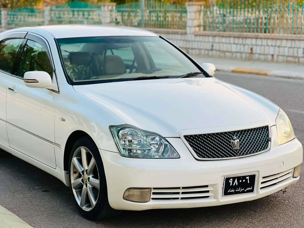 سەرەتا بەناوی خوا  شاهینە ١٨٠ بجوک بە بجوک موس موس تەنها یەک پارجەی بۆیاخە  سپی ناو زەرد 
ویل دنگەیە  ئاوئنە ئیشارەتە ٣ دوگمەی پەردەیە سەیارەکە جالو قوپاوی نیە گشت گیانی وە شەرت سەقفی شوشەیە تایەو ویلەکانی لۆک لۆکن یەک دینار مەسروفی نیە بئ تەقەو رەقەیە تەبریدی بەشەرت شاشەو کامیرەیە رۆنی تازە گۆریاوە  ٦٤ گەلاو مەعمەلەیە برایانە سەیارەکە لە کەلارە 
***********
