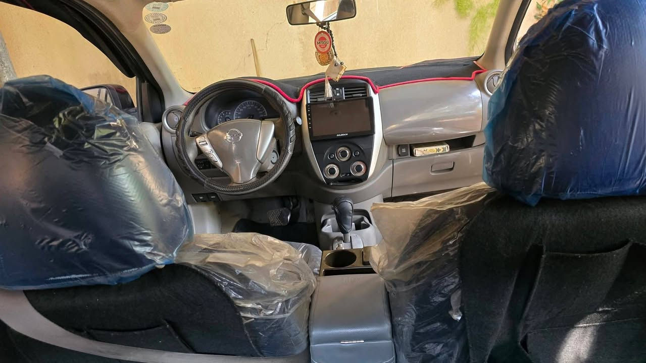 نيسان صني ٢٠١٧
بابين وجاملغ صبغ فقط بدون دواخل 
تبريد شغال. 
شاشه كاميرا 
السعر ٨٥
***********
