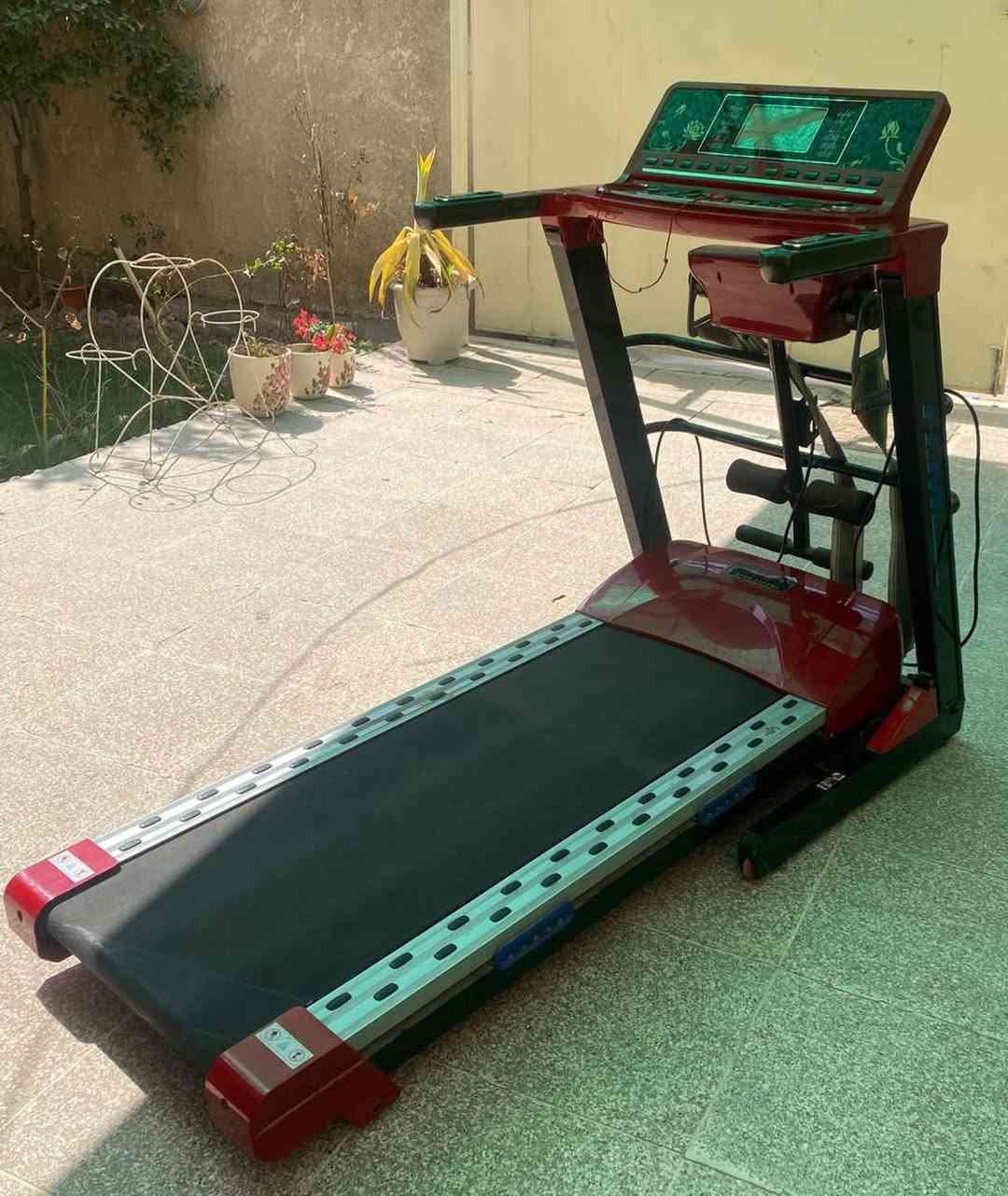 جهاز جري نضيف اخو جديد
يتحمل وزان 160كيلو حقيقي
جهاز صناعته تايواني اصلي 
نضام جبلي دبل مطور معه جهاز تكسير شحوم 
معه حزام بطن مع قرص. دوار معه ارضيات عداد2
جهاز كامل محلقاته بدوان اي نقص او خلل شغال عل فحص سعره350وبي مجال للشراي عنواني بغداد جسر ديالى قديم توصيل موجود شراي خاص او عل واتساب  ***********
