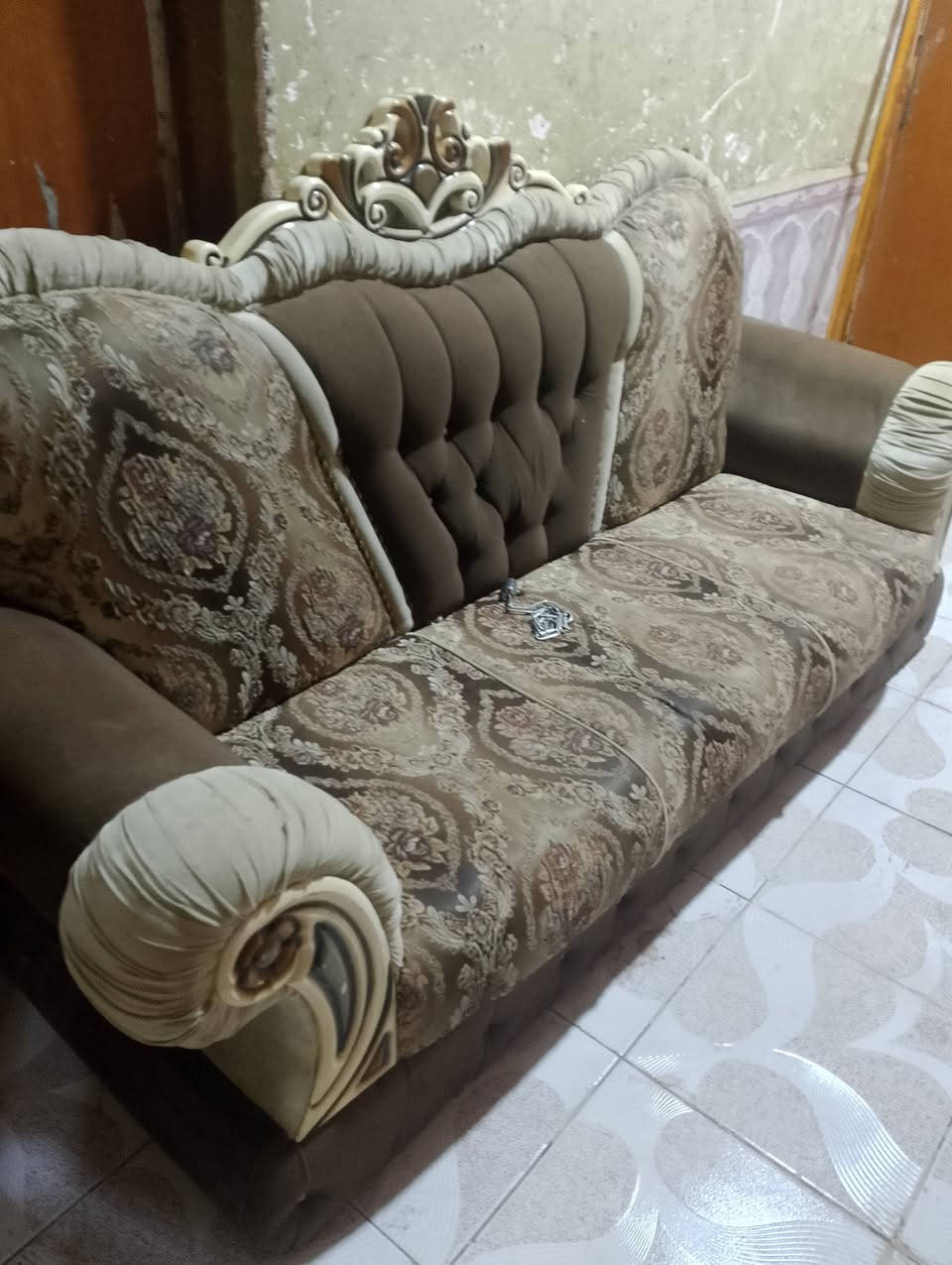 قنفات اربع قطع نضاف كلش سعرهن ميتين قفل عنوان بصره تنومه ***********
