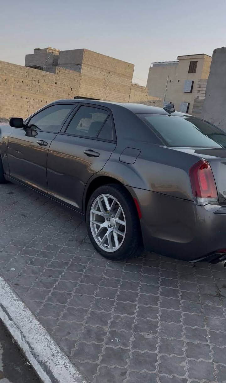 السلام عليكم كلايسلر s300 3600 موديل 2015 معلايه 20 وبيها معامله رقم بصره انكليزي حادثها جاملغ وبنيد لجاملغ نفسه  لسياره جاهزه كير ومكينه واكسل تبريد بيع او مراوس بهيمي 5700 جارجر اوباما جيب عادي مكاني بصره ***********

