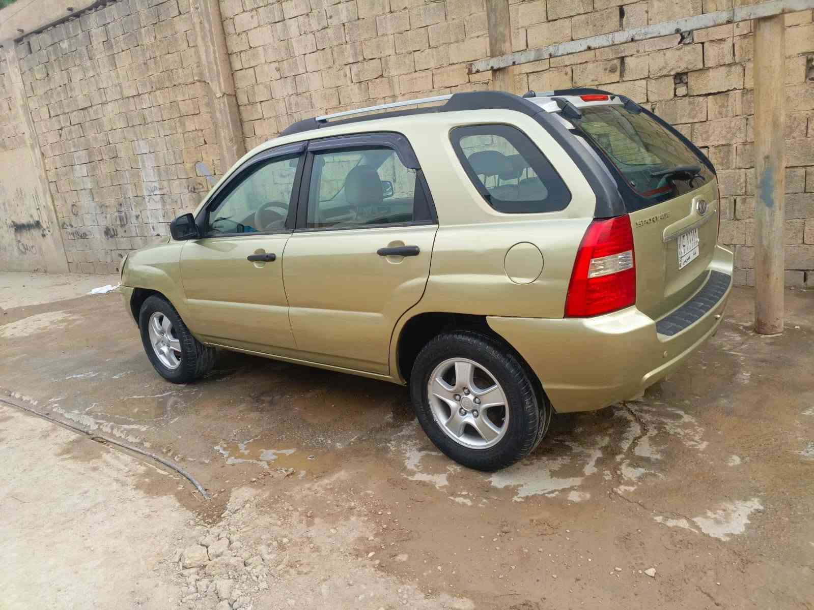 سلام عليكم سبورتج موديل 8 سياره بيهه جاملغ امامي بدون دواخل مصبوغه حزام اثر جراد كير مكينه مكفولات مكينه 2000 السعر 85 وبيهه مجال بصيط مكان السياره بغداد رقم الهاتف ***********
