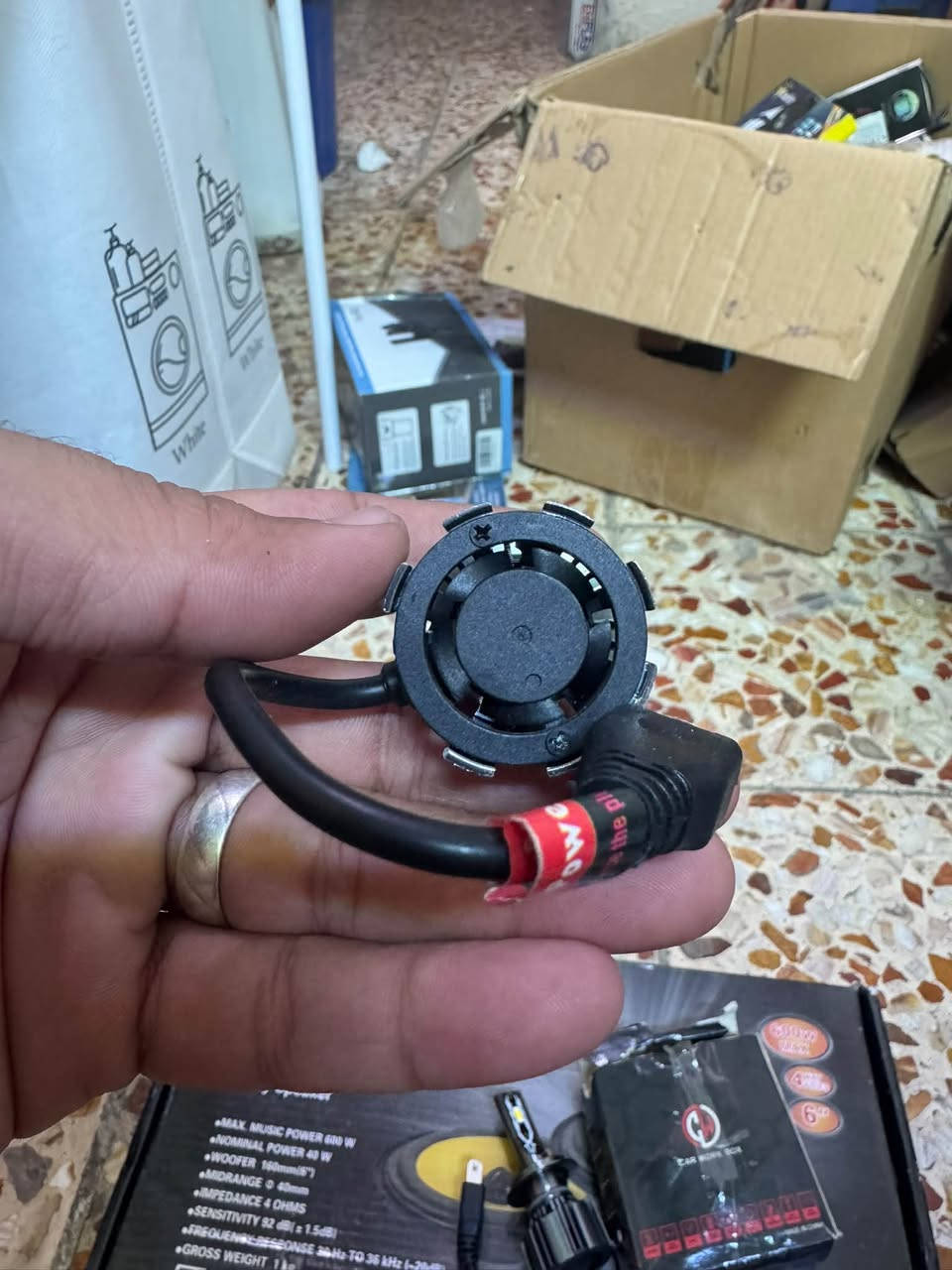 زنون سياره MG
H7 
السعر 25
***********المكان بصره يوجد خدمه توصيل
