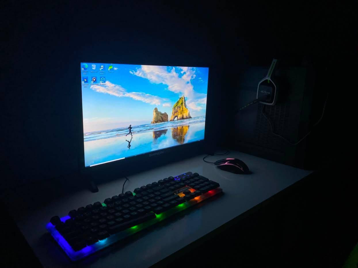سلام عليكم سبب البيع العوز و محتاج
تواصل واتساب ***********
---الجهاز منصب  ع   Windows 10 Pro

*للبيع جهاز مكتبي كامل - بغداد*
*السعر:230 الف وبيه مجال*

*المواصفات:*
1. *المعالج*: Core i3 الجيل الرابع
2. *المذر بورد*: H310
3. *الرام*: 8GB DDR3
4. *التخزين*: SSD 500GB ستار سريع
5. *البور*: 400W
6. *الكيس*: لينوفو سستم نظيف
7. *الشاشة*: شينون 24 حجم
 
ملحقات 

ماوس
كيبورد 
سماعه كيمنك 

*الجهاز يشغل:*
GTA V
FIFA 19
FIFA 22
PES 2021
VALORANT
CS:GO
GTA IV
