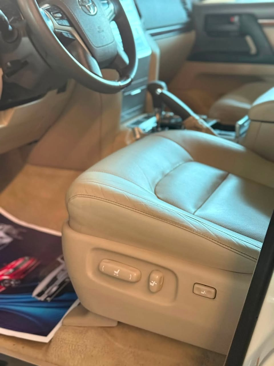 🔷معرض الملك لتجارة السيارات الحديثة 🔷

         لاندكروز V84600 موديل 2018وايت ايديشن 

الموصفات 

🔹بصمة تشغيل 
🔹عداد المشي 72 الف 
🔹دخول ذكي 
🔹يده نيكل 
🔹لايت زنون اسود 
🔹بلوجكتر زنون 
🔹مكينه V8 4600
🔹داخل بيجي جلد 
🔹فتحه سقف 
🔹دبل موس 
🔹واير ليس شحن مبايل 
🔹كراسي كهرباء 
🔹ثلاجه 
🔹حساس امامي 
🔹حساس خلفي 
🔹تحكمات ستيرن جهتين 
🔹راكب ٧ 
🔹ثلاث قطع تبريد 
🔹مري كهرباء 
🔹شاشه
🔹كامره خلفيه 
🔹هوك خلفي 
🔹زراك لايت 
🔹رقم بغداد 
🔹باقي الموصفات المعروفه 
🔹انتبه السياره مكفوله كفاله عامه 

                   يوجد بيع وشراء ومراوس

للستفسار زياره الموقع بغداد النهضه فرع الثآلث فرع المصرف 
او الاتصال عله الارقام 
***********
***********
