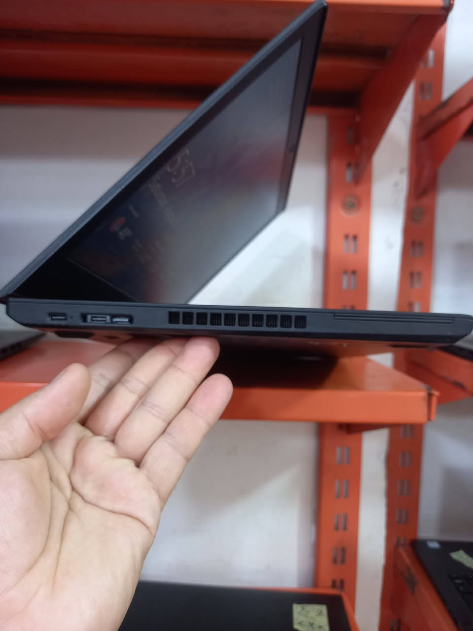 لابتوب  لينوفو T480
الجيل الثامن 
المعالج كور اي 5 الجيل 8
الهارد    256    ssd  m.2
الرام 8.  ddr4 
كارت الشاشة  4  شير 
حجم الشاشة  14 
الشاحنة اصلية 
يحتوي على منفذين  تايب سي للشحن او نقل البيانات
نظام التشغيل ويندوز 10 عربي انكليزي 
الملحقات شاحنة تايب سي اصلية وجنطة 
السعر  225

***********
***********
يوجد توصيل

متوفر 
تتوفر مجموعة لابتوبات بأسعار مناسبة ومواصفات مختلفة
