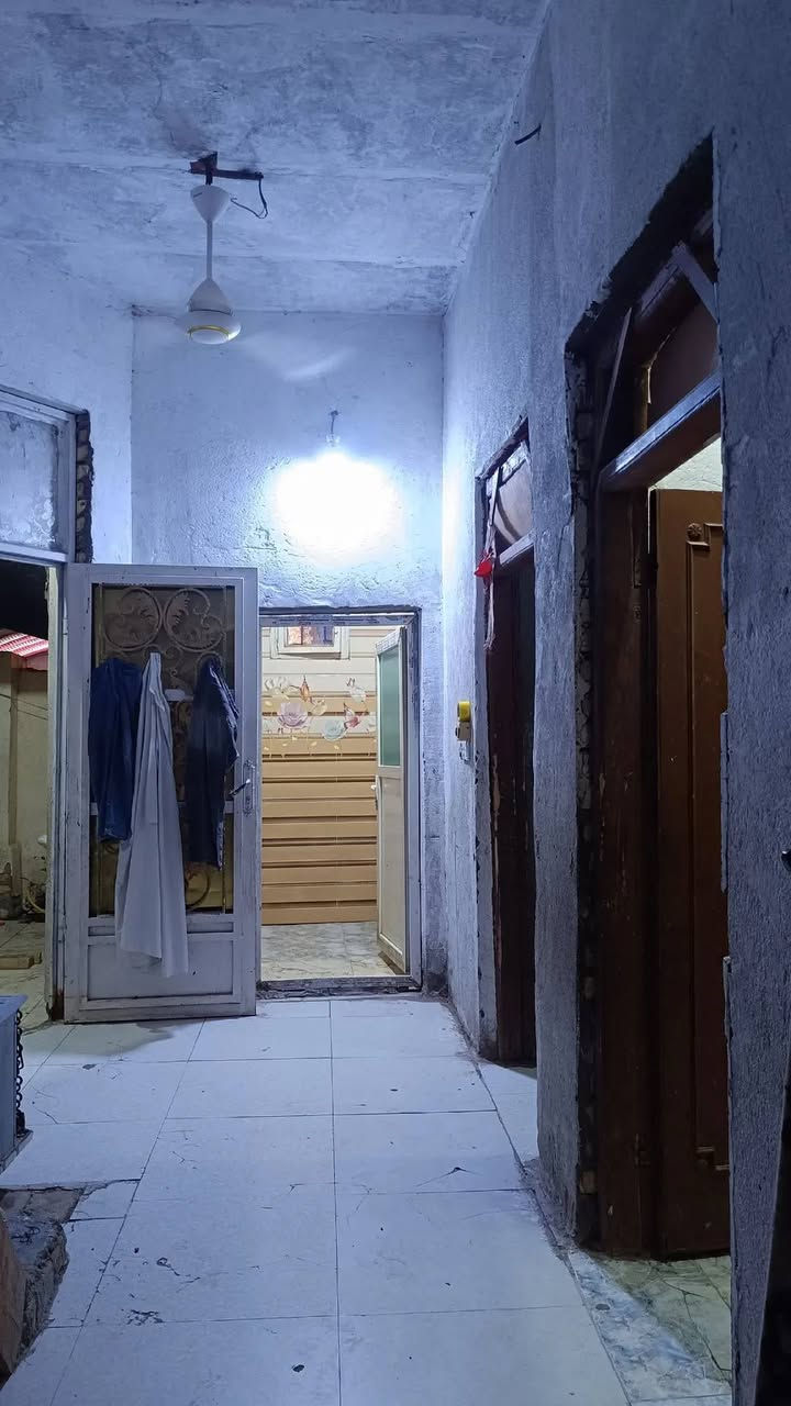 السلام عليكم بيت لبيع طابو أسهم مساحته 120 العنوان منطقة السفينه شارع السفير  السعر 70 بي مجال  تالفون ***********
