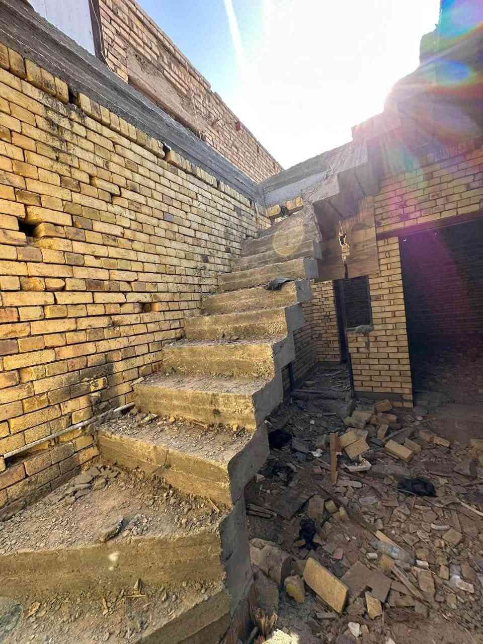 🏡 دار للبيع – هيكل مسقف كونكريت

📍 الموقع: شارع دبي، قرب مدرسة القمة الأهلية
📐 المساحة: 120 م
🏠 الطابق: طابق واحد

تحتوي الدار على:
🛏️ غرفة
🛋️ صالة
🍽️ مطبخ
🚿 صحيات
🌤️ منور
🏡 استقبال

💰 السعر: خاص

للاستفسار والتفاصيل:
📞 ***********

✨ فرصة مميزة للسكن في موقع قريب من الخدمات.
