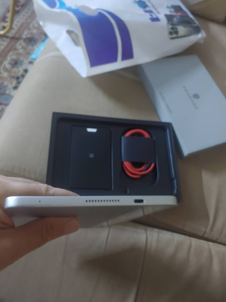 ريد ماجيك استرا نسخةعالميه ذاكره 512 نظافه 100 على 100 وياه كارتونته وكيبله الاصلي وشاحنه مال ريد ماجيك وكفرين. 
السعر 950 الف قفل. فقط الي يناسبه السعر وما يعامل يتصل على
***********
يوجل توصيل الى كل العراق
