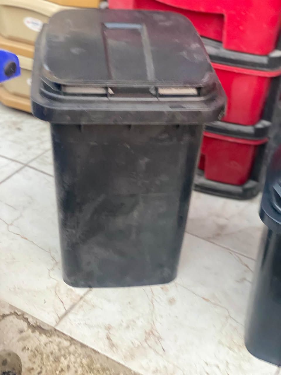 ياالله السلام عليكم وجبة جديدة من الجرارت 4+5طابق حاويات نفايات قواري تيڤال +فافون ترمز شاي ستيل صياني عراوي جميع القياسات طباخ كهربائي 2+1عين غلاية ستيل +بايركس ميز خشب استكانات طاوات باله محظرة طعام قالب تبسي ساعة هندي طباخ مهدارة طباكات تنور كهربائي 

العنوان سوق الحصوه مقابل مجمع تاج العافية الطبي للتواصل والاستفسار ***********
