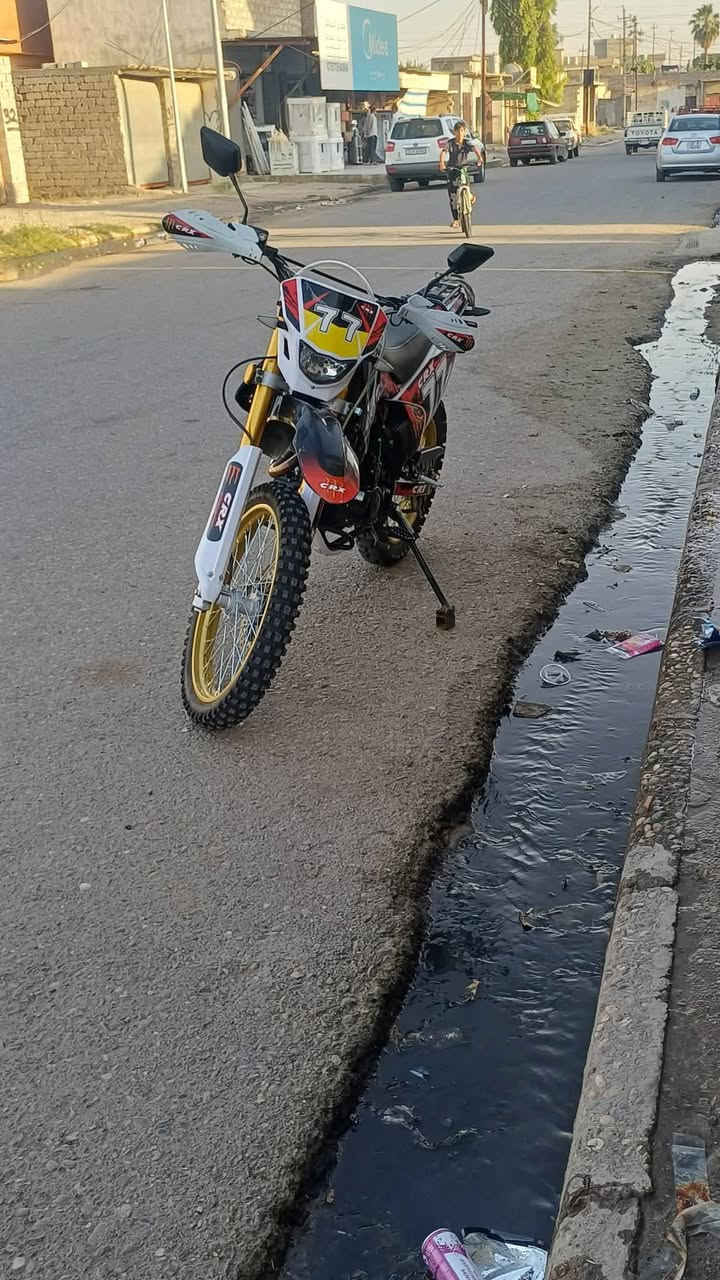 ماطور قفاز سي ار اكس ماطور جيد صار شهرين مشدود جديد موديل 25 محرك 250 ماطور جديد ماشي قليل حيل السعر مليون او 400 قفل اي استفسار خاص او علا هاذا الرقم ***********
