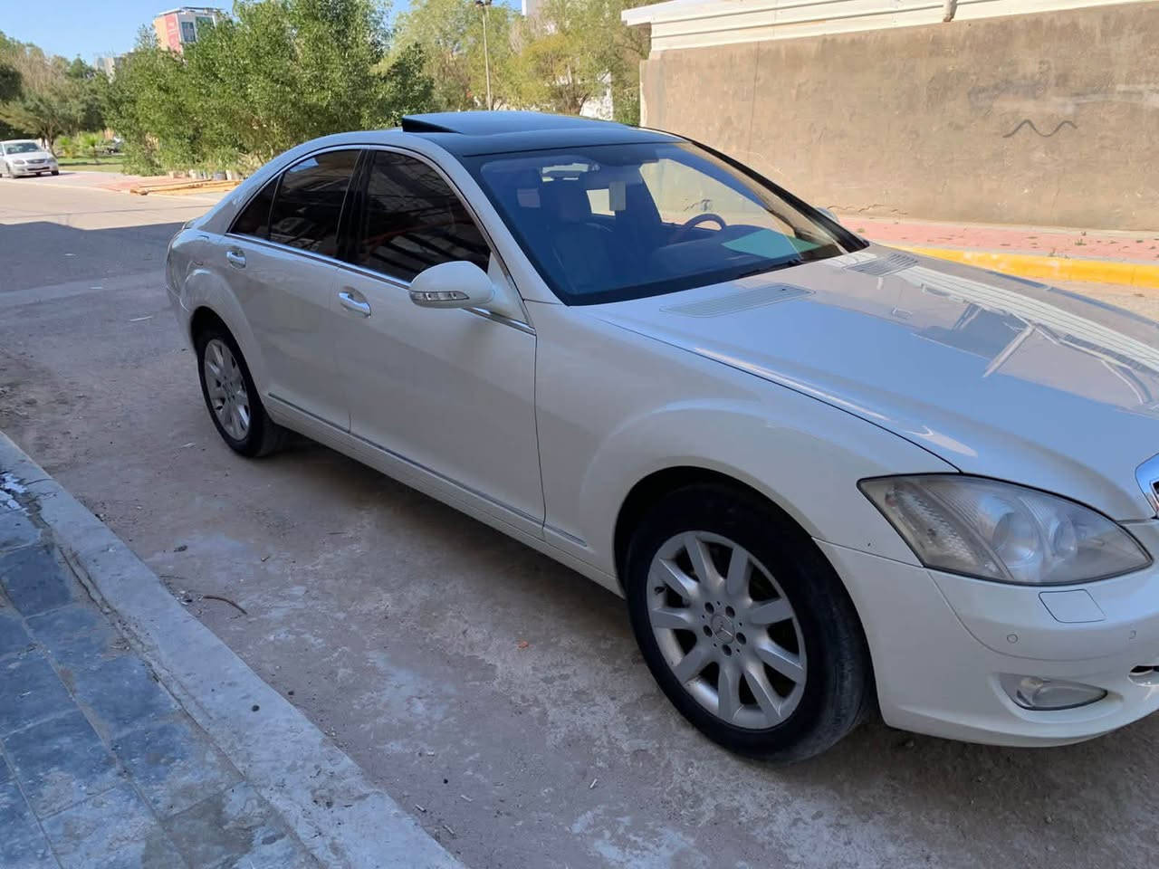 السلام عليكم
مرسيدسS500  2006 w221

رقم بغداد بسمي تحويل ثاني يوم 

صبغ جاملغ خلفي مع دعاميات فط

دخول جديد ترقيم جديد قرار 102 

سنويه جديده لغايه 2031

- لون غرفة اسود+

- مري شفط

- جنطة شفط

-  فتحه سقف

-شاشه + ماوس 

-ستيرن كهرباء + تحكم ستيرن جهتين

- تبريد منفصل + قطعتين تبريد 

-كشنات كهرباء جهتين

-تدفئه  تبريد كشنات 

-خزن ميموري 

-وضعيات قياده E-S-M

-اشاير مري 

-كروس سرعه 

-شاشه + تحكمات

-جام بلورايز بلادي

-بلوتوث بلادي 

-ويل ١٨ اصلي

-كامرة خلفية بلاد

- ثلاجه 

- برده خلفيه بلاد 

وباقي المواصفات معروفة

   بيهه جاملغ خلفي صبغ مع دعاميات فقط .سياره جاهزة 

 السعر 160  وبيها مجال

الشراي يتصل ***********  متوفر واتساب

