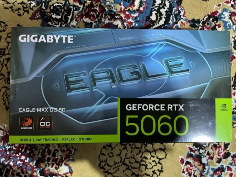 للبيع تجميعة احترافية بالمواصفات التالية:
كرت الشاشة (GPU): Gigabyte GeForce RTX 5060 Eagle Max OC 8G  

 المذربورد (Motherboard): MSI PRO B650M-B (AMD Socket AM5)  

 الرامات (RAM): ADATA 16GB DDR5 5600  

 التخزين (SSD): ADATA Legend 710 1TB M.2 2280 NVMe  

 مبرد المعالج (CPU Cooler): Thermaltake UX400 ARGB Sync  

 مزود الطاقة (Power Supply): XPG Probe Bronze 600W (80 Plus Bronze)  

 الكيس (Case): Thermaltake S200 TG ARGB

معالج(cpu):ryzen5 9600x  

 منظم الطاقة (UPS): ZEUS 1500VA  

الحالة: ممتازة / جديدة (القطع واضحة بالصور)

مطلوب بسعر 1.672 مليون 

بيهه مجال بسيط 

التواصل واتساب ***********

او على الخاص فيسبوك
