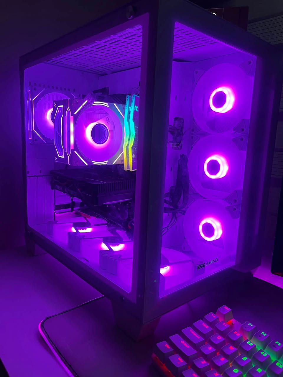 كاملة والسعر قفل قفل قفل من الاخير 760. الاستفسار. ***********
Z490.                      

i5 10400f

RAM. 16. 3200 DDR 4. T'FORCE

NMVE m.2.  (3)

power 750

كيس من ESCAMING

GTX1660 msi

-------------------------------كيبورد : GK510.  M.               

ماوس : ريدراغون M987K

جوستك : سيريس اس احترافية

ماوس باد :  ابيض RGB.  90*40

يو بي اس :  1500 مستعمل قليل

 والحاسبة بيهة حساب ابيك كيمز وبيه 3 هاردات متروسات العاب

شاشا :  24 مقوسة.  144hz.  1ms. سلم.  مكاني بغداد

نص مكتوب في الصور:
- This PC
- الأجهزة ومحركات الأقراص
- القرص المحلي (C:)
- ٢١,٦ غيغابايت حرة من ١١٧ غيغابايت
- القرص المحلي (D:)
- ١٤,٨ غيغابايت حرة من ١١٨ غيغابايت
- القرص المحلي (E:)
- ١٥٠ غيغابايت حرة من ٩٣١ غيغابايت