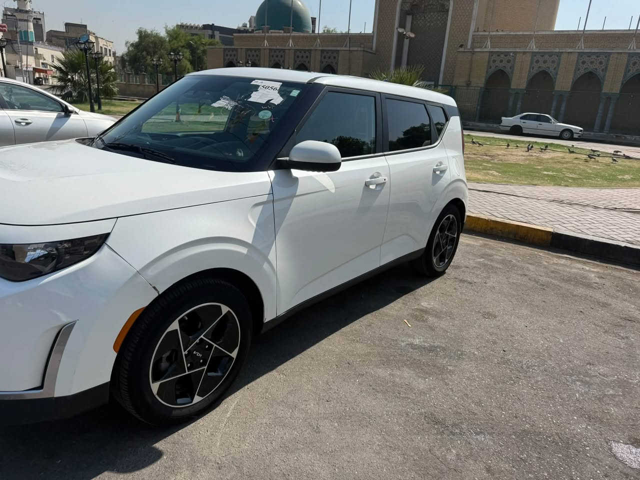 السلام عليكم كيا صول للبيع موديل ٢٠٢٥ الون ابيض مواصفات EX ماشية 26mi سيارة كلين حادثه دعامية فقط ومبدله نفس الون رقم ارييل مكينة ٢٠٠٠ المواصفات فتحة سقف تشغيل عن بعد بصمة كشنات تدفئة كامرة داواره تحكم ستيرن جهتين تحديد مسار اوتوهول رادار توقف ذاتي شاشة كبيرة مكاني بغداد للاستفسار *********** وصور الحادث مرفقه بالمنشور

