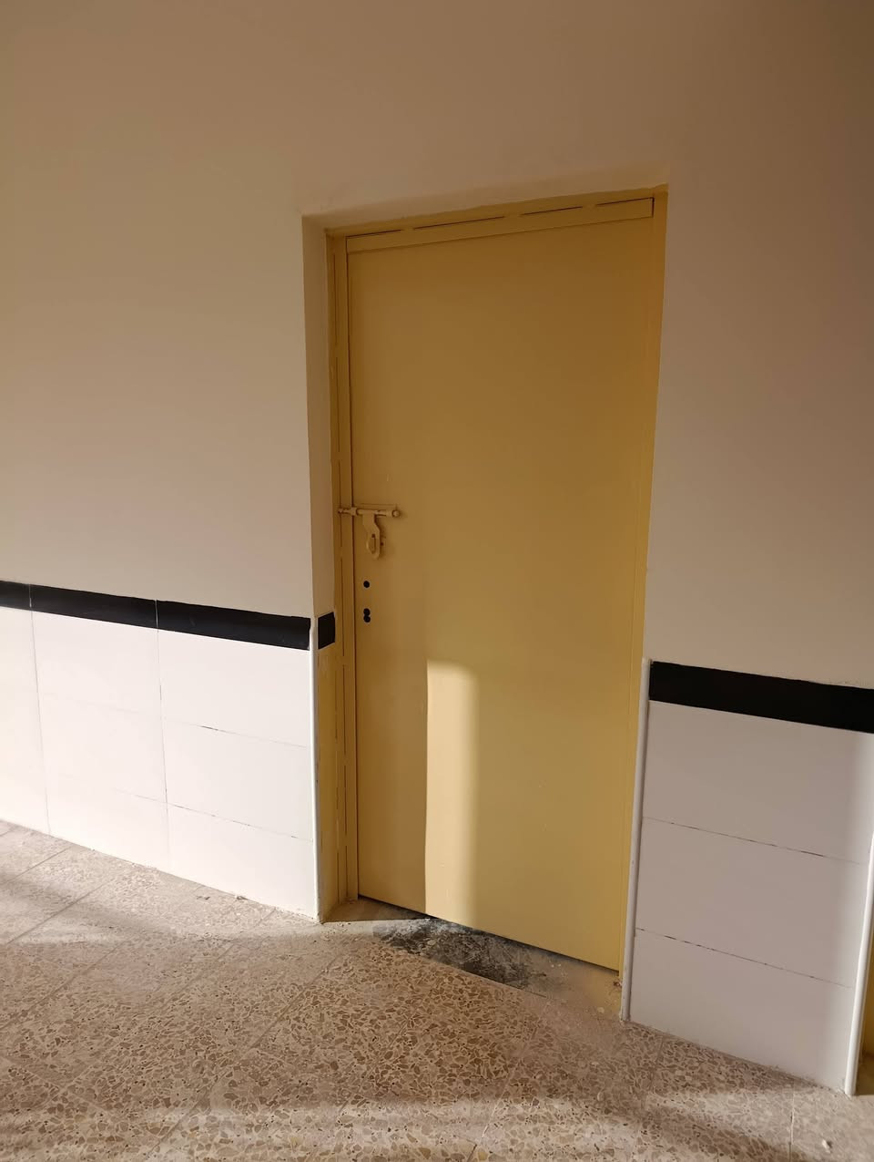 يالله سلام عليكم نعمل كافه انواع الحداده ابواب شبابيك محجرات سقايف
ستفسار وتساب او تصال ***********
