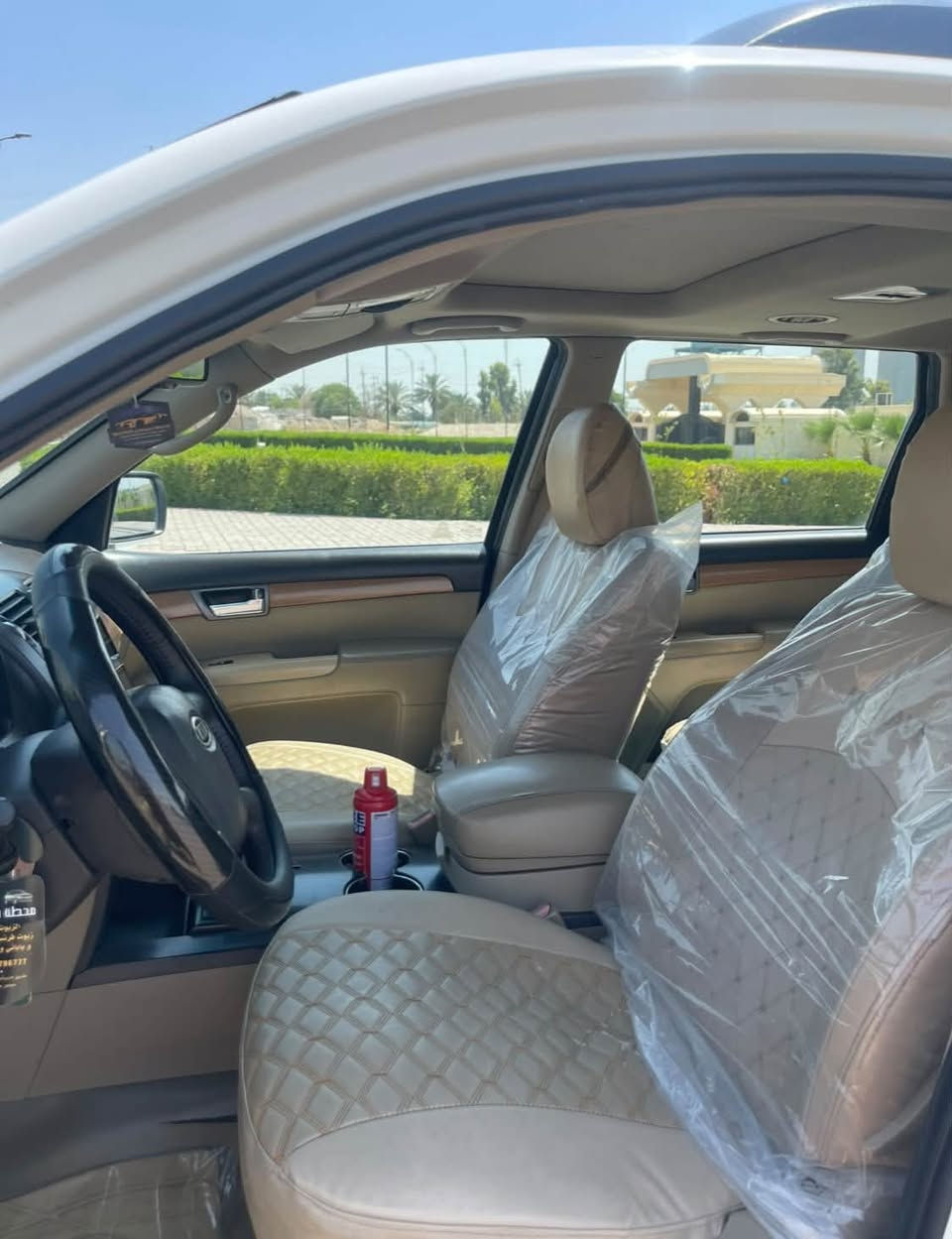 سلام عليكم
للبيع: كيا موهافي موديل 2011 🚗
المواصفات العامة:
 الموديل: 2011رقم بغداد الجديد
 المحرك: [حجم المحرك، : 6 سلندر / 3.8L]
بيها منضومة غاز متكاملة 
 الكير : أوتوماتيك
 الدفع: [رباعي 4x4 / ثنائي]
 المسافة المقطوعة (العداد): [116000] كم
 اللون الخارجي: [ابيض 
 اللون الداخلي: [جلد بيجي 
حالة المحرك والكير :ممتاز بشرط الفحص 
التكييف :متتاز امامي خلفي 

7 مقاعد (عائلية ومريحة جداً).
 مثبت سرعة / تحكم ستيرن .
 حساسات خلفية / كاميرا خلفية 
كشافات ضباب.
 صيانة دورية ومنتظمة، السيارة جاهزة للاستخدام اليومي ولا تحتاج أي مصاريف.

مطلوب: [135 ] (قابل للتفاوض البسيط للجادين)
المكان: [بغداد/ جزيرة بغدادالسياحية ]
للتواصل والاستفسار: [***********
***********/ واتساب]

نص مكتوب في الصور:
- 1:37 ص
- 1:38 ص