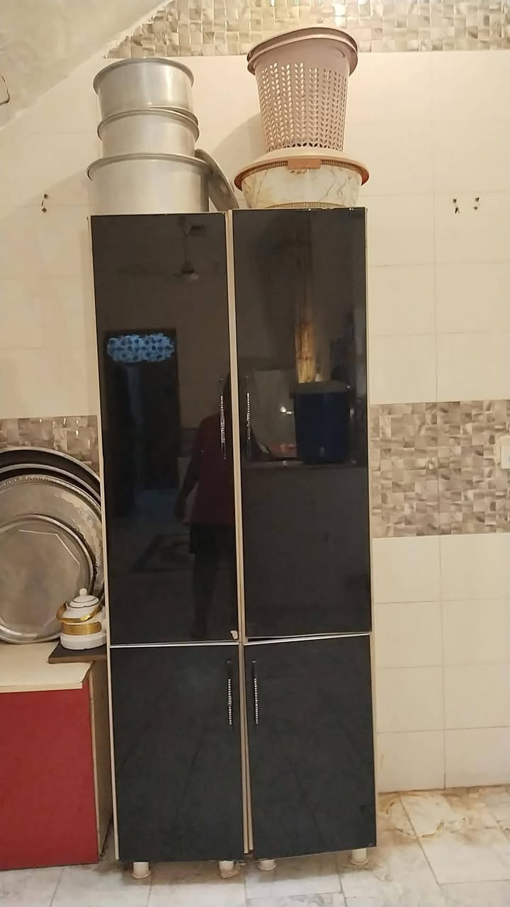 سلام عليكم غراض للبيع بسعر مناسب مستجعل عل بيع ***********
